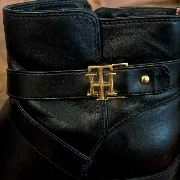 Tommy Hilfiger Black Ankle zipper boots 7M with Gold Emblem - Picture 11 of 16